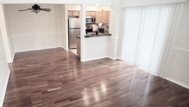Building Photo - Beautiful 1/1 Wood Floors Condo for Rent i...