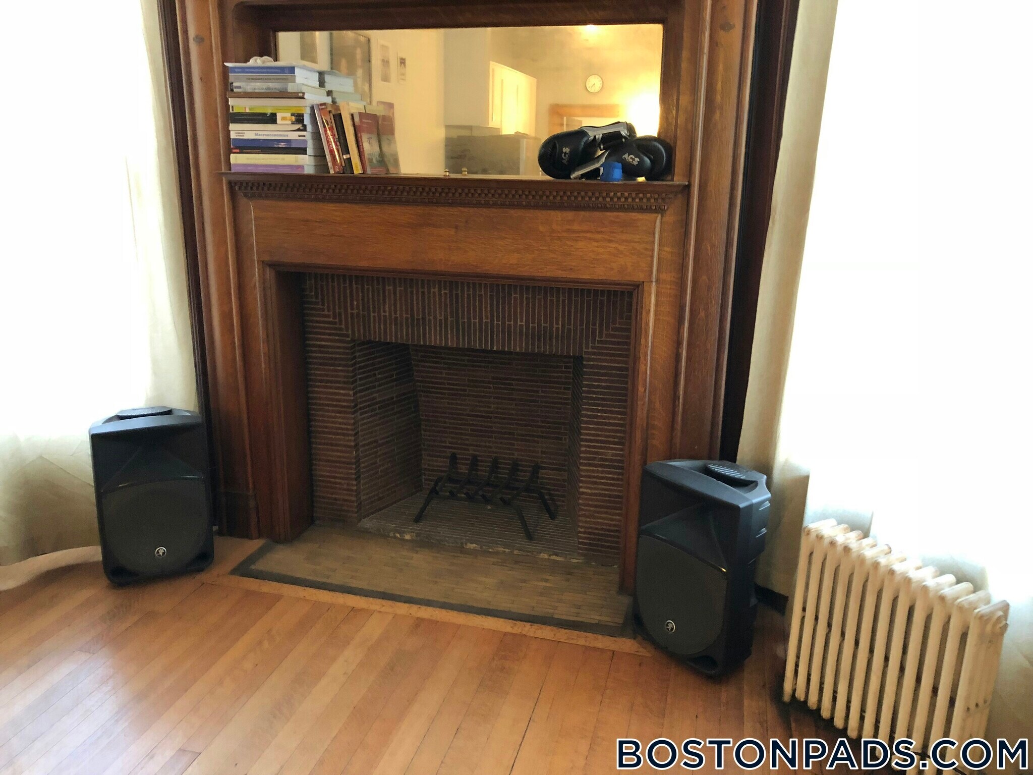 Building Photo - 849 Beacon St