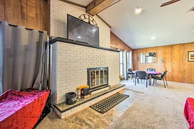 Building Photo - 928 Welch Ln