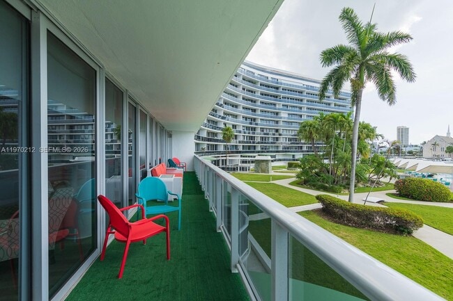 Building Photo - 900 Bay Dr