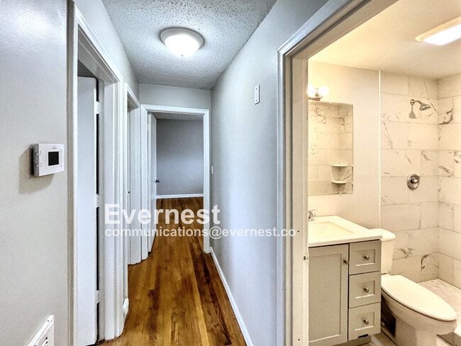 Building Photo - 4905 Eastwood Dr