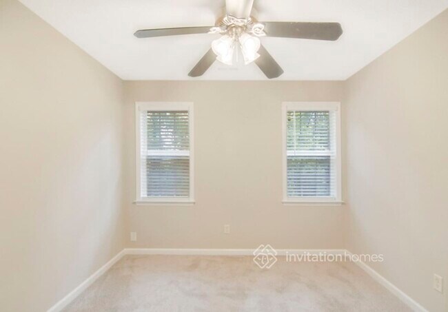 Building Photo - 6900 Longridge Dr