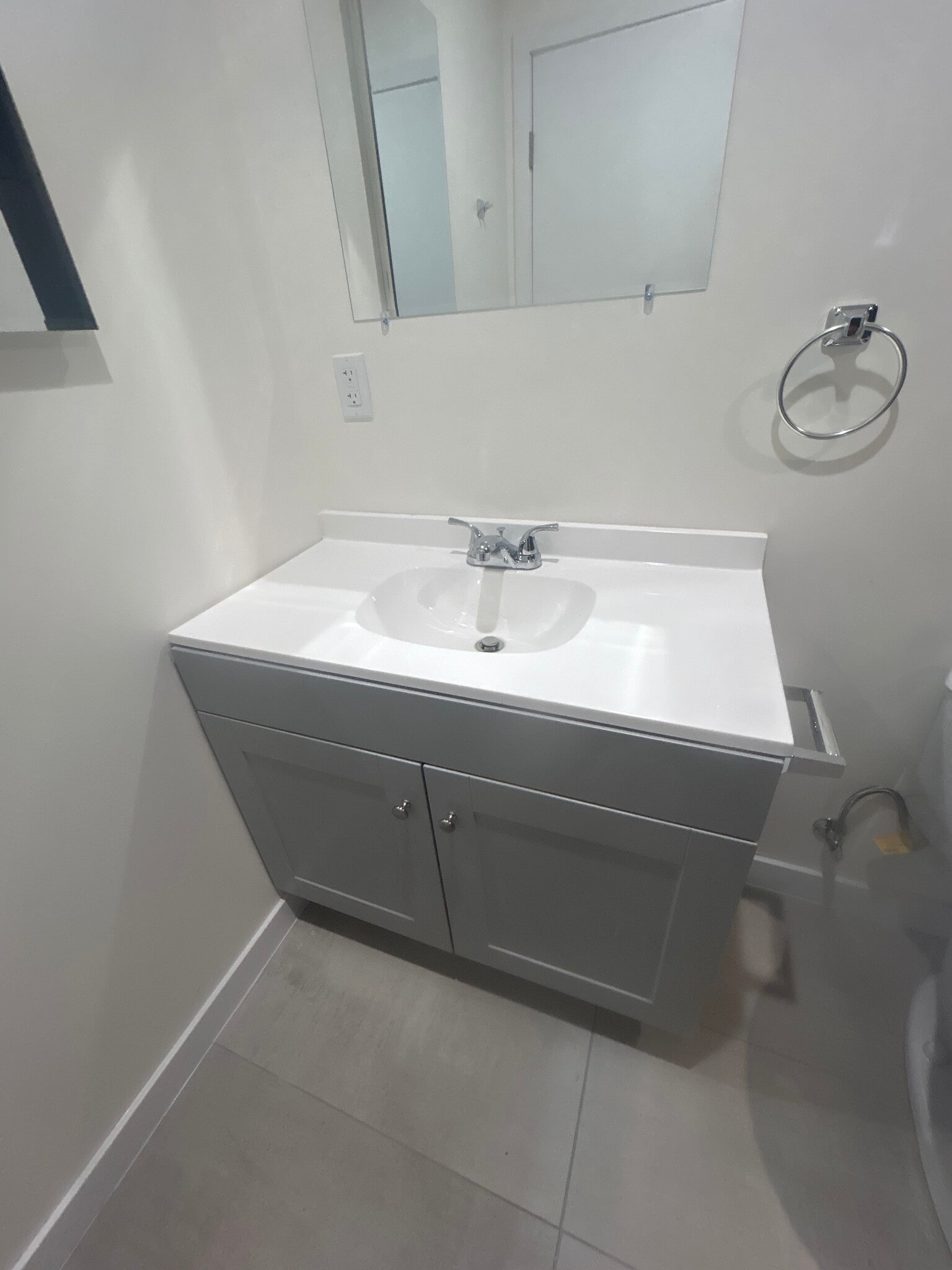 Marbel sink - 8901 Firestone Plz