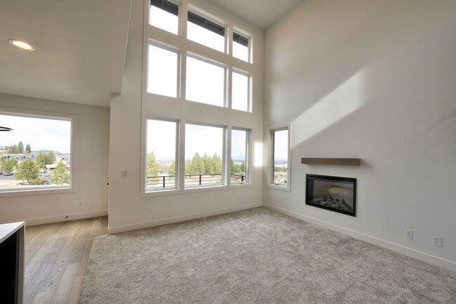 Building Photo - 2580 N W Awbrey Point Cir