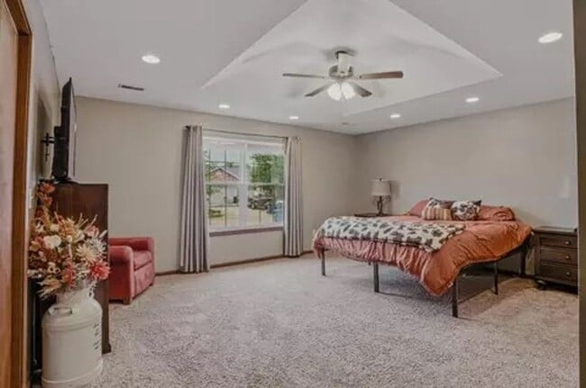 Building Photo - Nice 3 Bedroom 2 Bathroom House In Souther...
