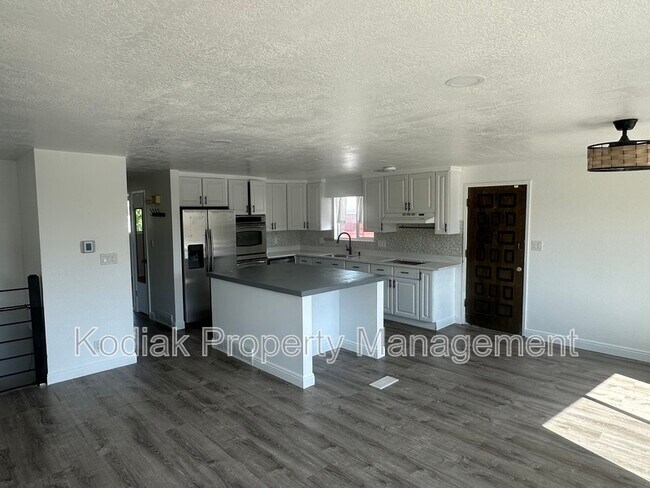 Building Photo - 444 Owens St