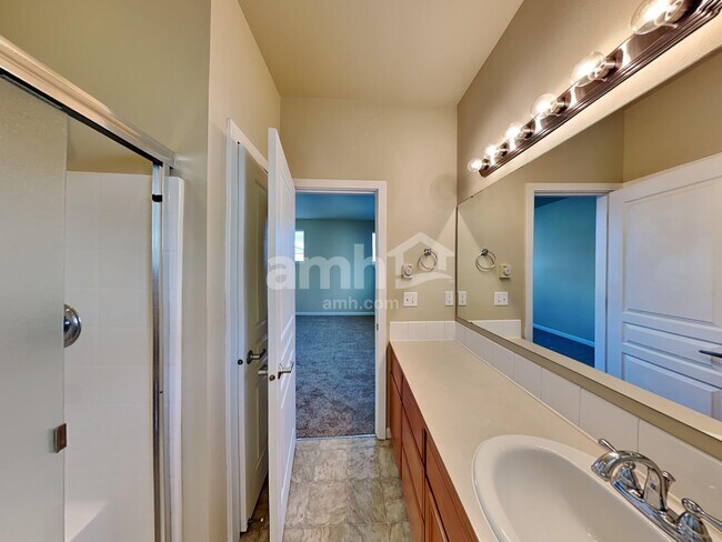 Building Photo - 125 Wild Rose St