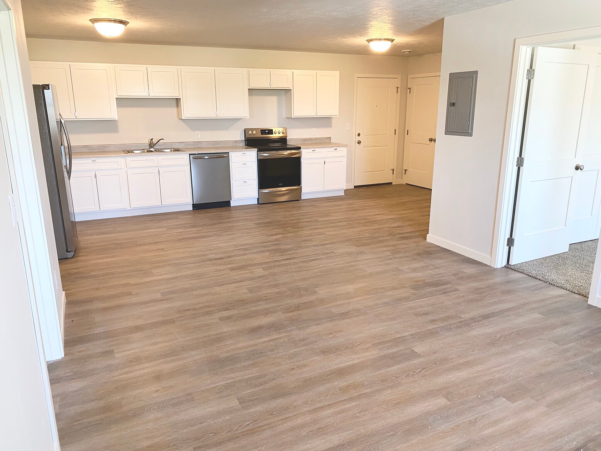 Building Photo - 1355 Holton Dr
