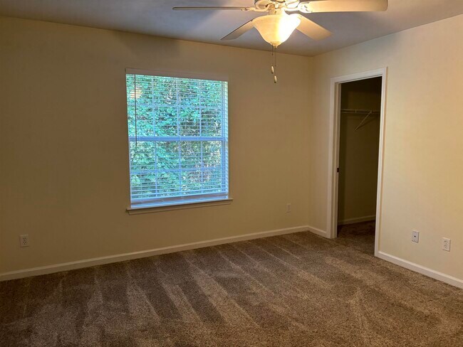 Building Photo - 3041 Camelliawood Cir E