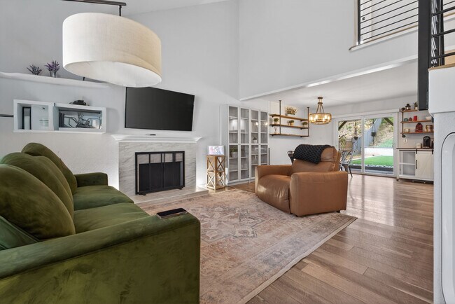 Building Photo - 976 Di Marino St