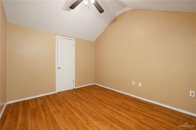 Building Photo - 604 Crystal Dr