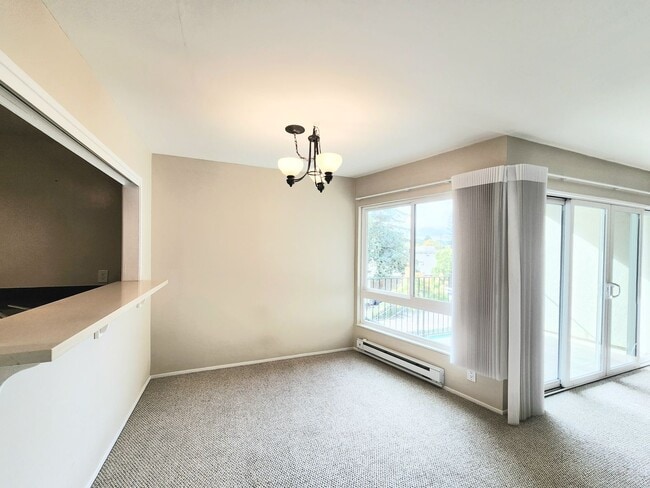 Building Photo - Woodlake two bed, 2 bath