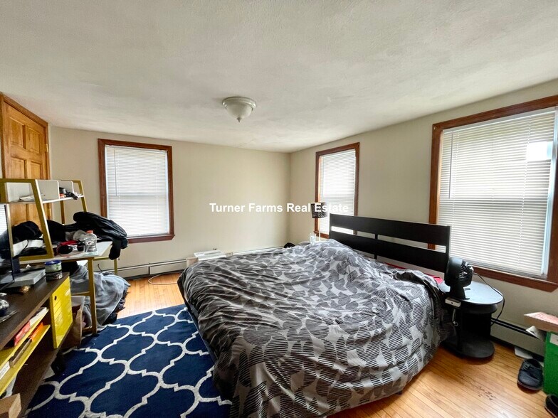 Building Photo - 585A Somerville Ave