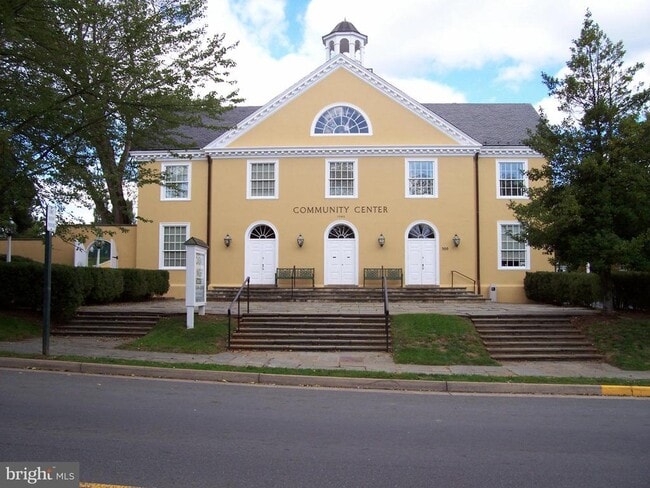 Building Photo - 21 Stonewall Ct