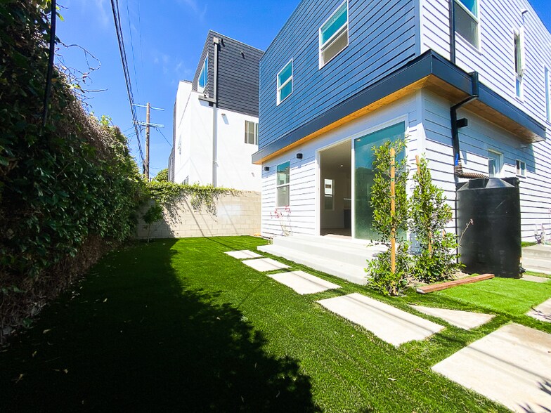 Building Photo - 3003 Cloverdale Ave