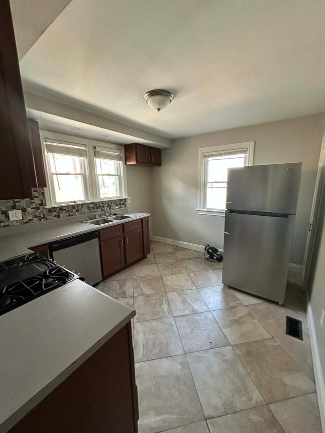 Building Photo - 8713 Susan Ave