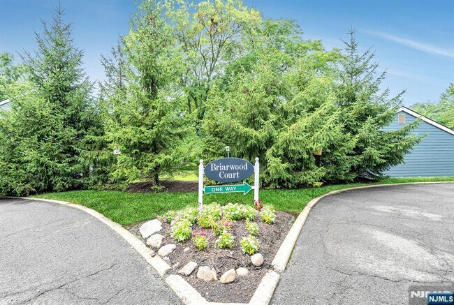 Building Photo - 13 Briarwood Ct