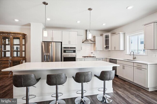 Building Photo - 909 Rockwell Ave