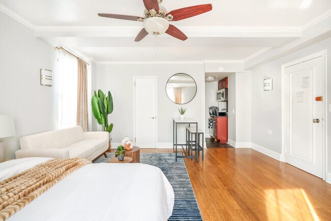 Building Photo - 240 W 73rd St