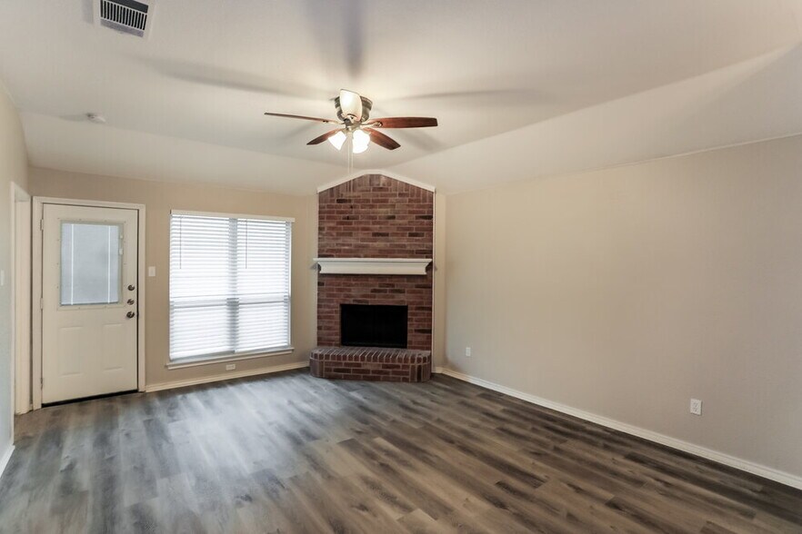 Building Photo - 3016 Casa Bella Dr