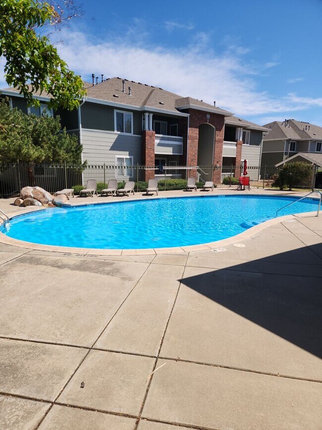 Building Photo - Amazing first floor condo in Littleton!!
