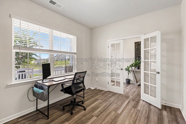 Building Photo - 16110 Winfield Hall Dr