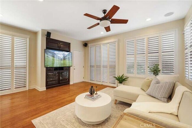 Building Photo - 3 Bedroom Plus Loft in Los Flores