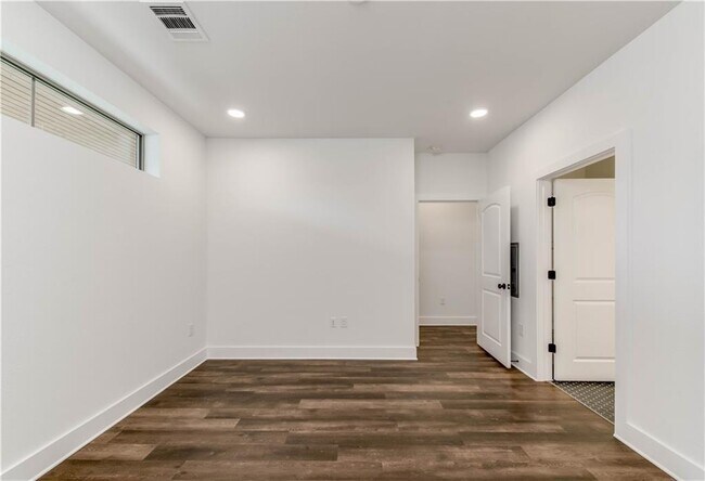 Building Photo - 4704 Sunset Trail