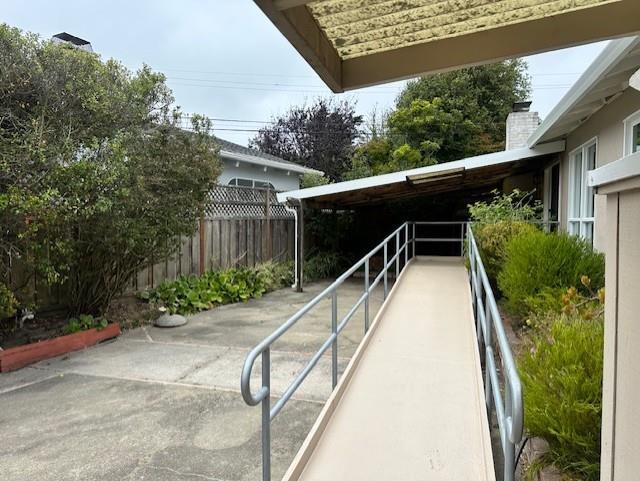 Building Photo - 2650 Fleetwood Dr