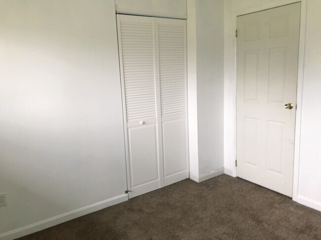 Building Photo - 399 Cedarwood Ct
