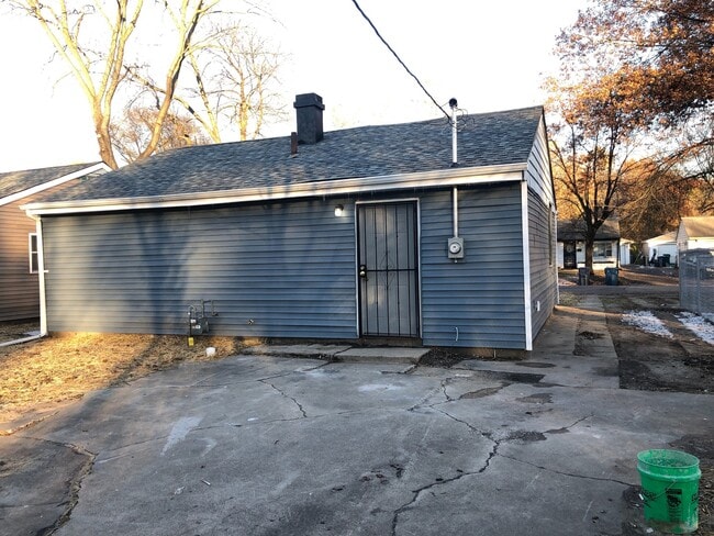 Building Photo - West Side of Gary Home Section 8 Welcomed