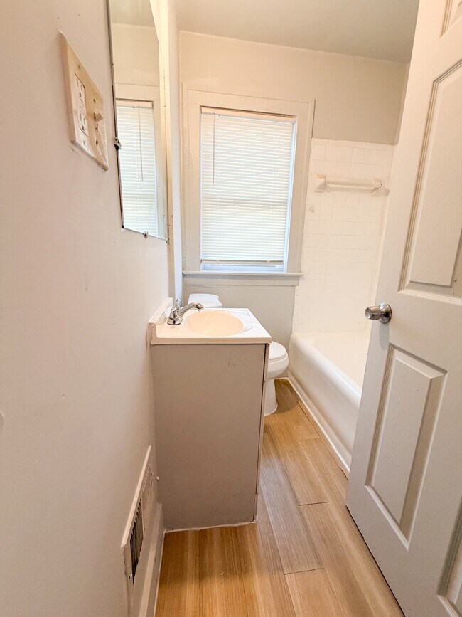 Building Photo - 14600 Strathmoor St