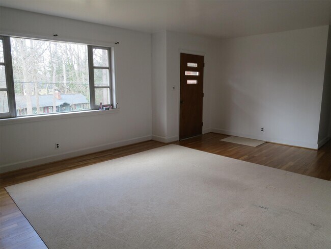 Building Photo - 113 Wedgefield Ave