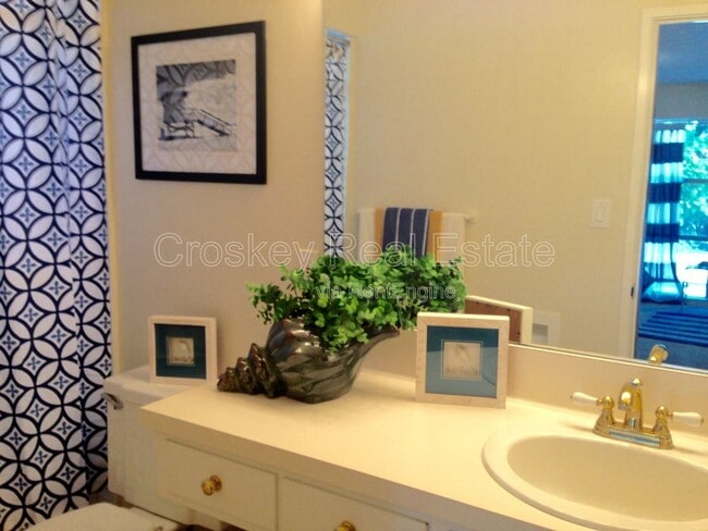 Building Photo - 1250 Escobar St