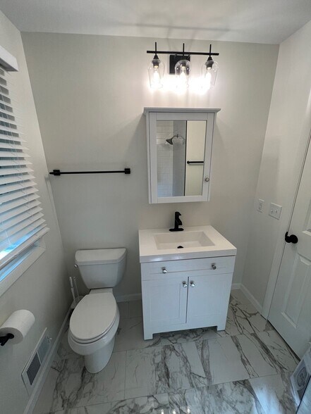 Building Photo - 50 Hackberry Hl