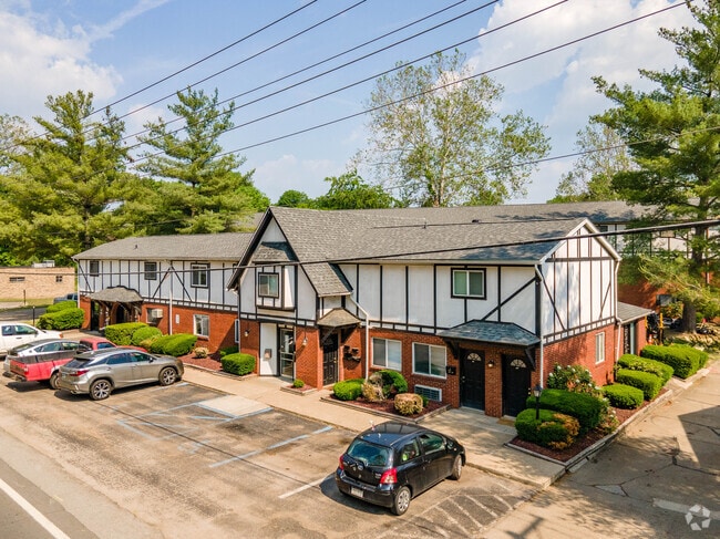 Building Photo - Patriot Glen (FKA Olde English I)