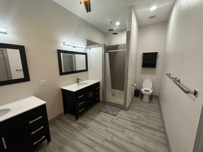 Building Photo - 3901 El Jardin St