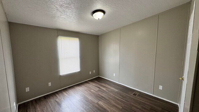 Building Photo - 288 W Brooks Rd