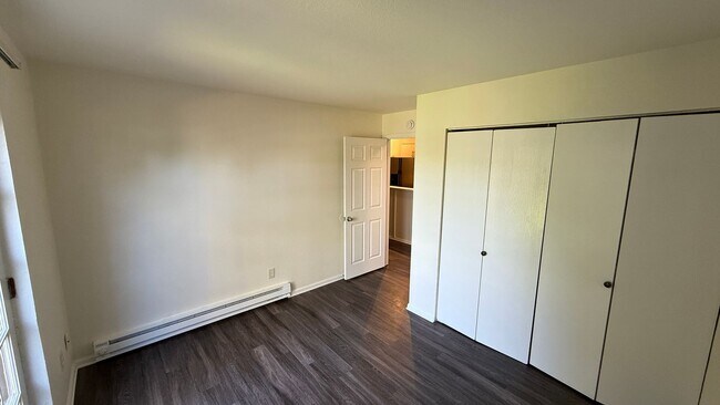Building Photo - 2-Bedroom, 2-Bath Condo Near City Center i...