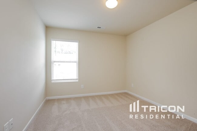Building Photo - 2812 St George Ln