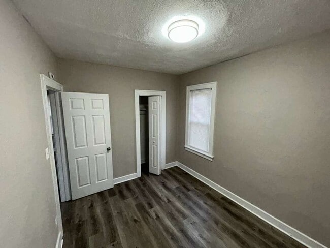 Building Photo - Two units, one home!