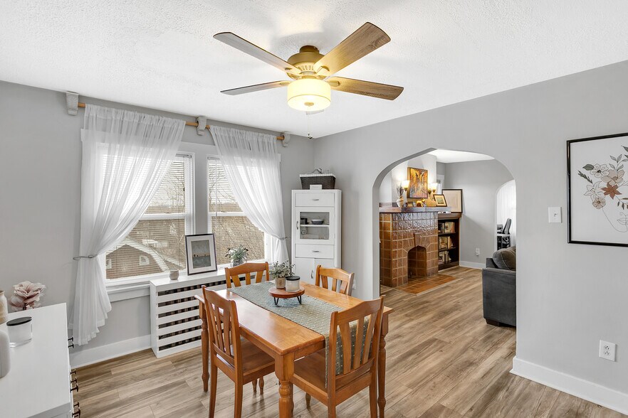 Perfect setting for hosting dinner parties, holiday gatherings, or everyday dining. - 203 Richbarn