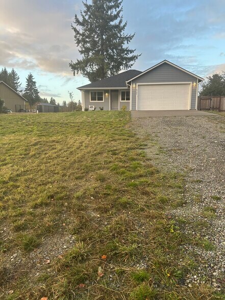 Front - 6704 Summerset Dr SE