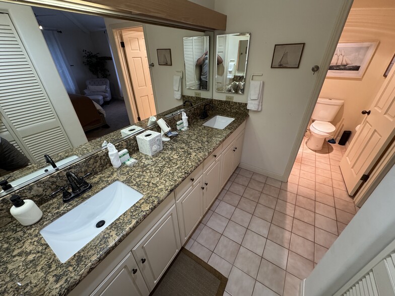 Primary bath - 1139 Thomas Ave