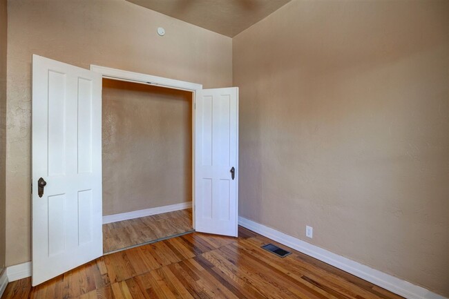 Building Photo - 125 N Alarcon St