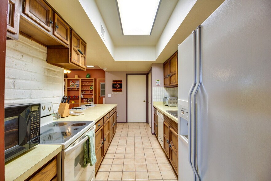 Building Photo - 815 Placita Topa