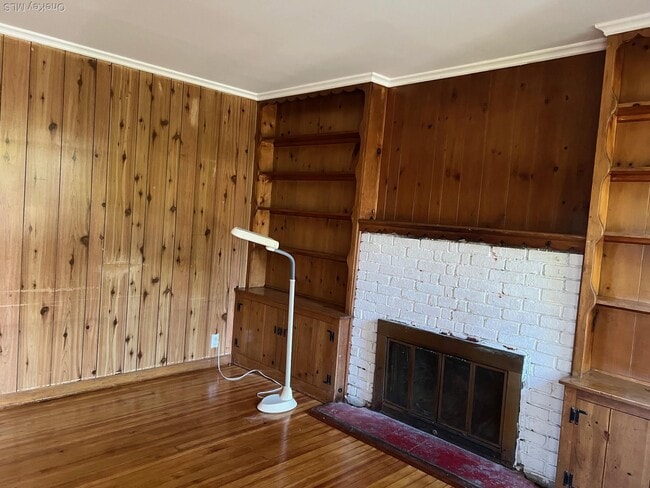 Building Photo - 19 Maple Ave