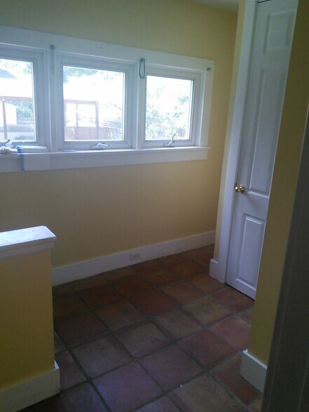 back hallway - 827 Mathews St