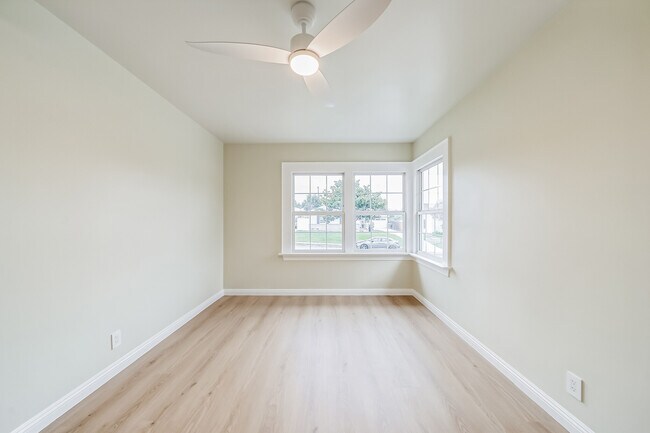 Building Photo - 414 E Fir St