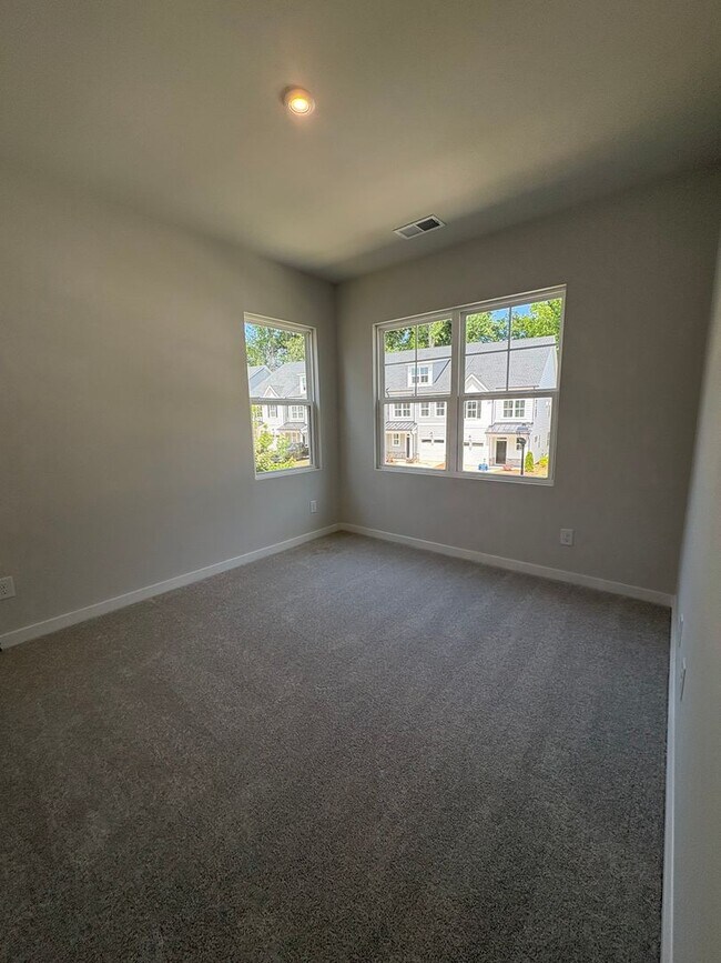 Building Photo - New Construction 3BR/2.5 BA in Griffith Lakes